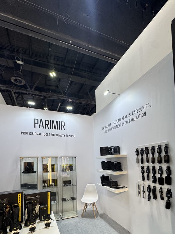 PARIMIR stand, display cases and product shelves