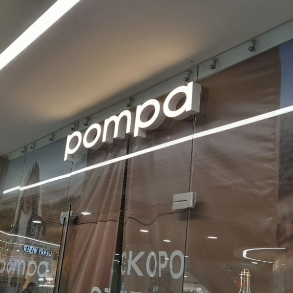 Illuminated letters in a mall